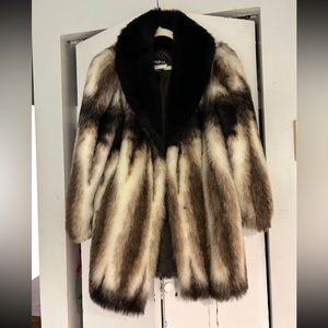 Insane vintage FAUX fur coat ✨